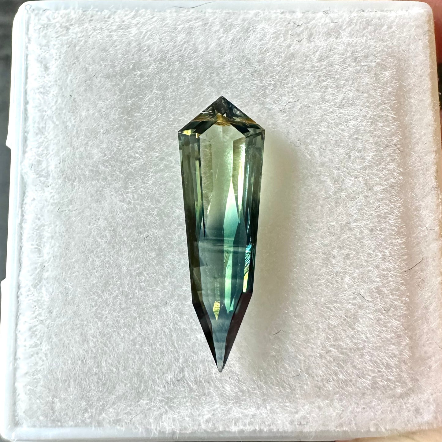 Elongated Parti-Color sapphire 2.08ct