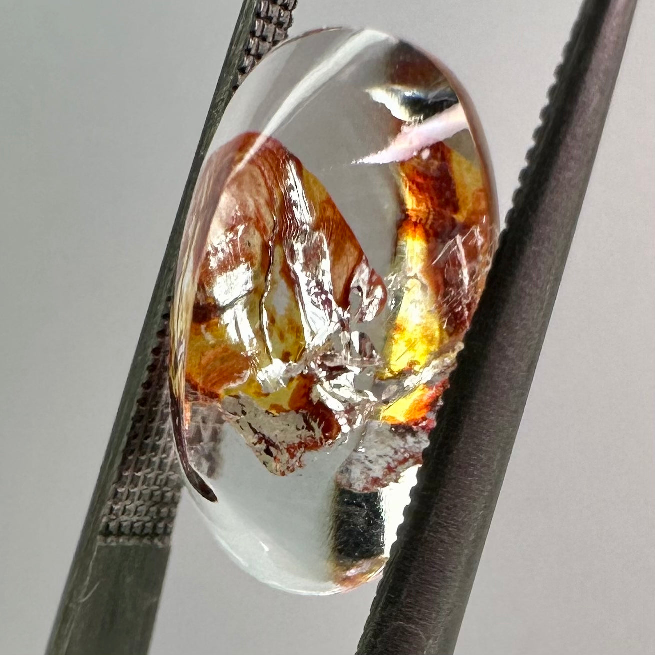 Hemantoid Quartz, unique cut