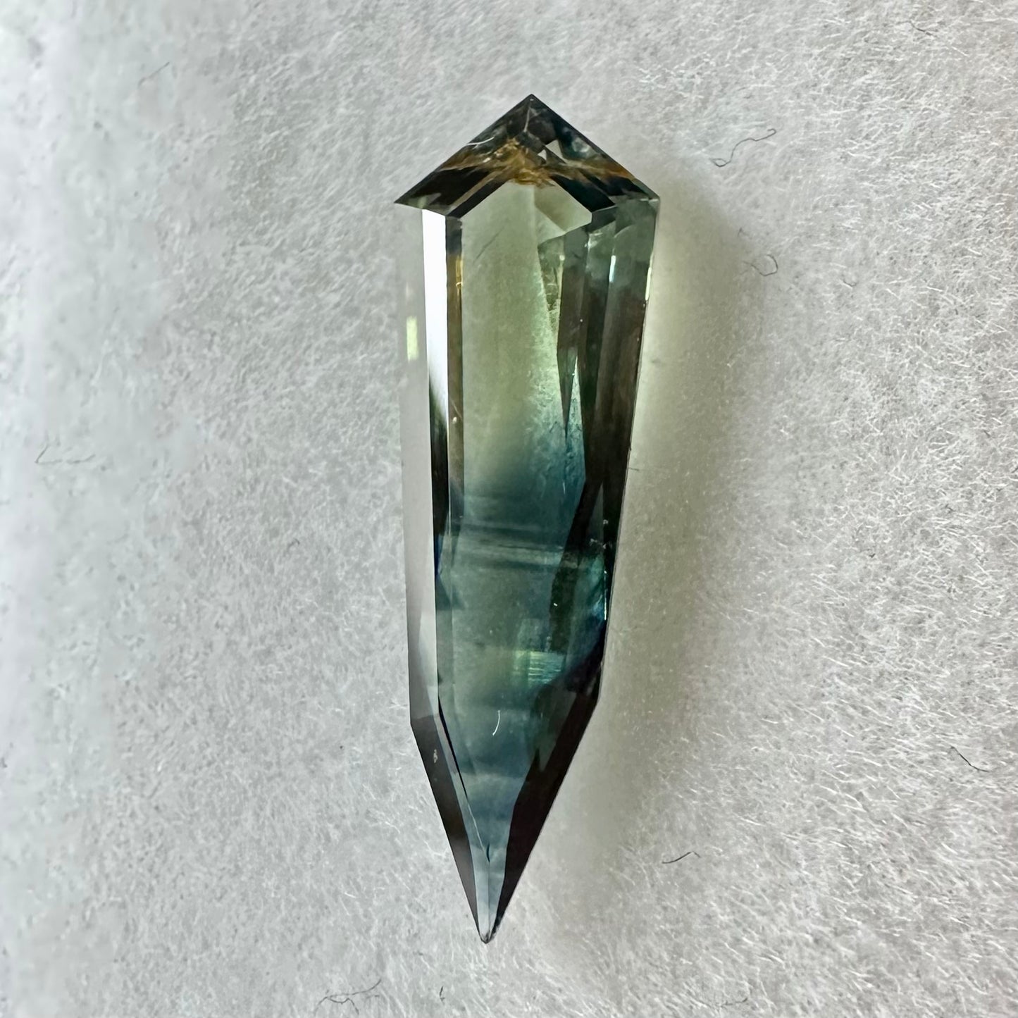 Elongated Parti-Color sapphire 2.08ct