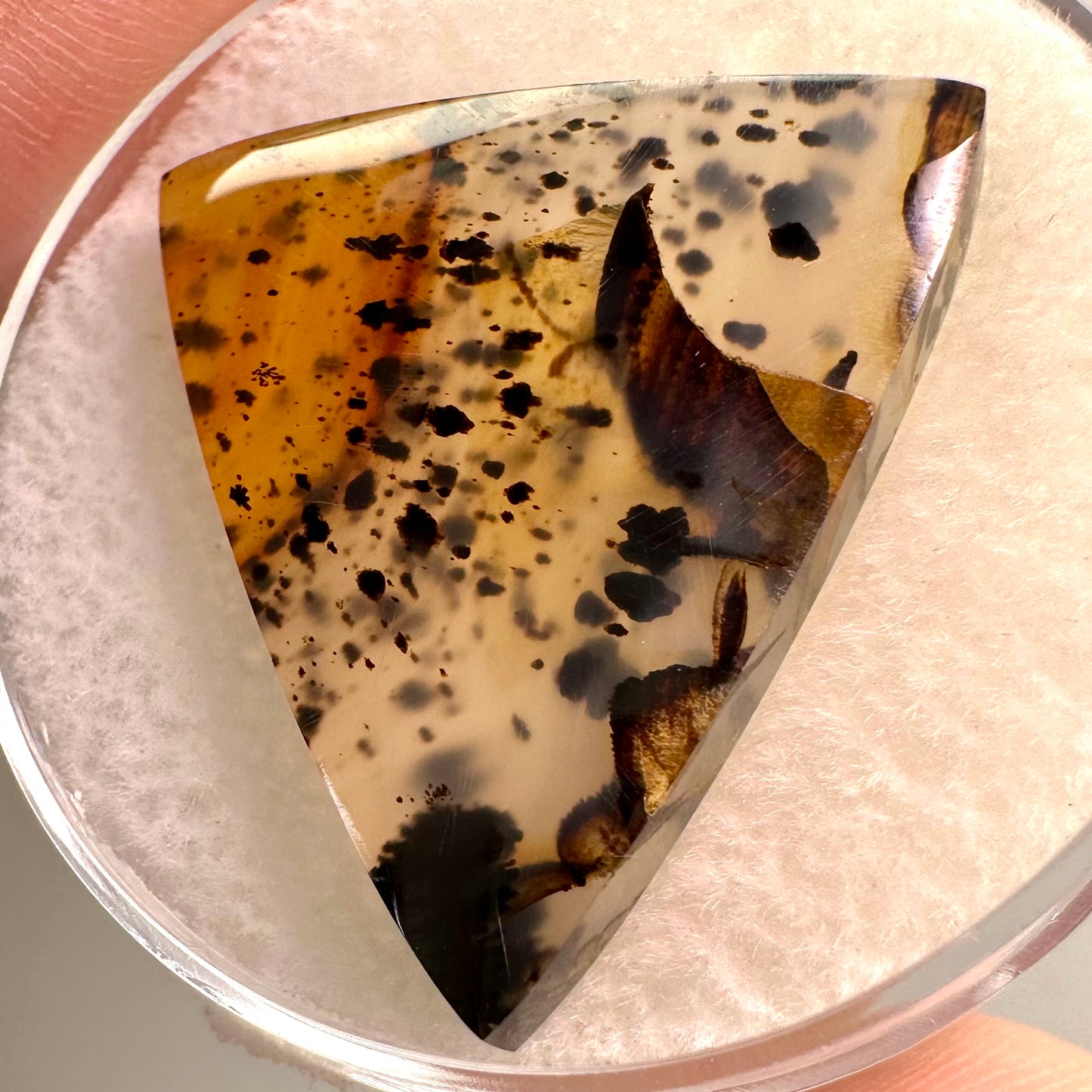 Agate with hematite inclusions