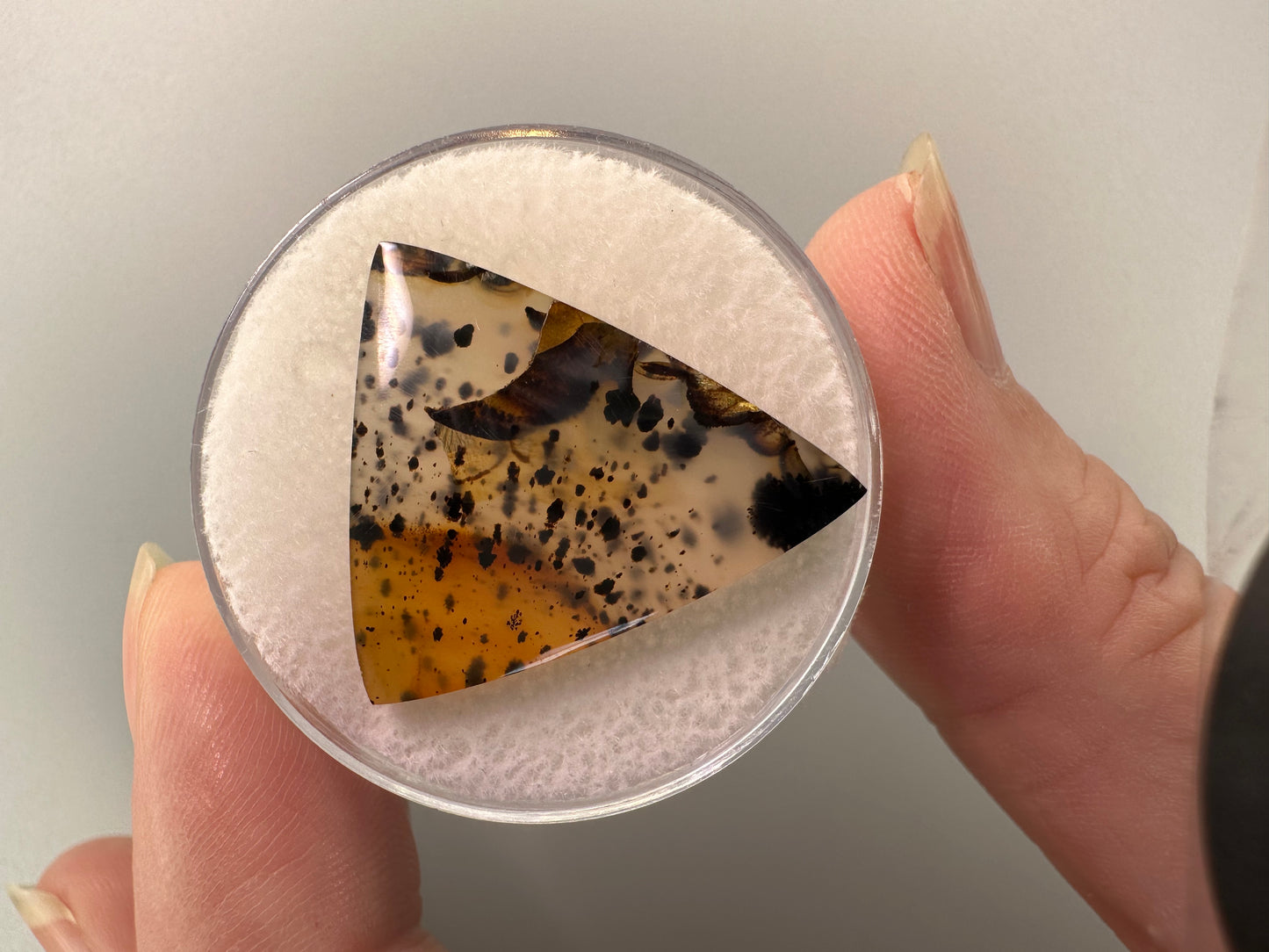 Agate with hematite inclusions