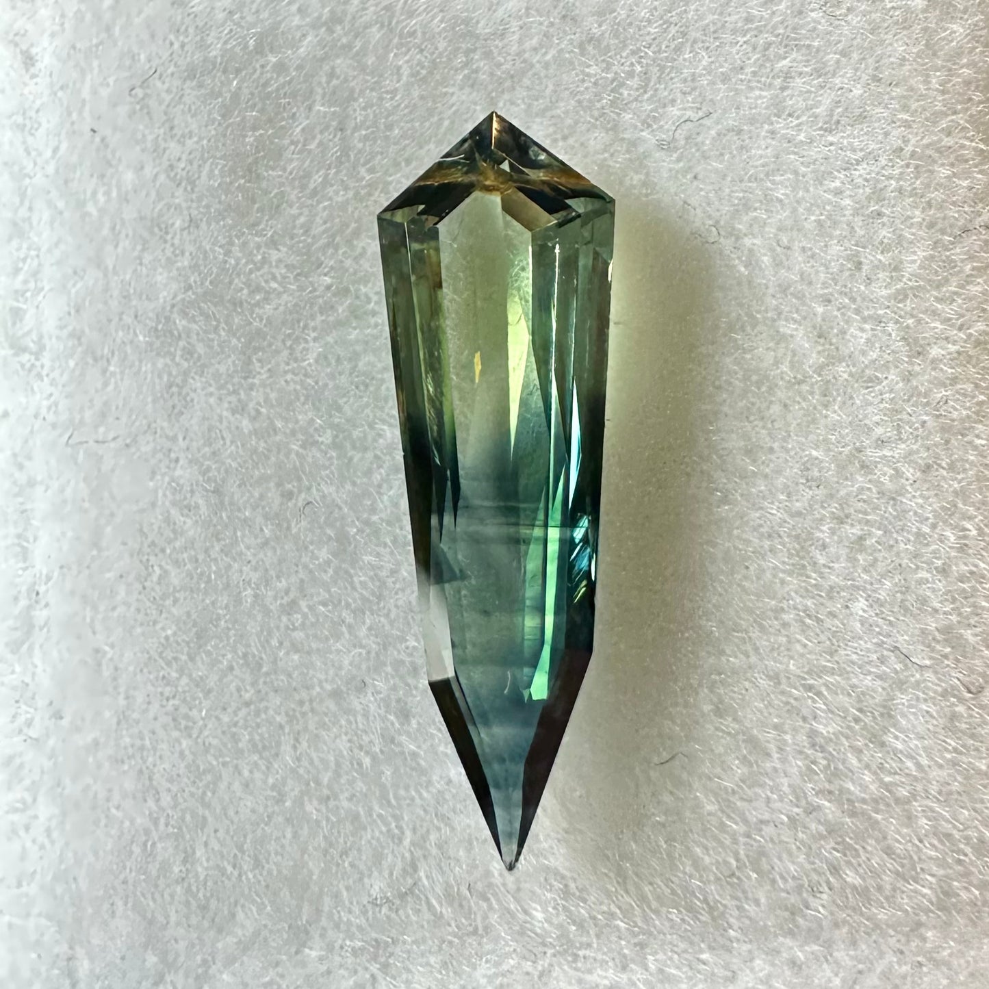 Elongated Parti-Color sapphire 2.08ct