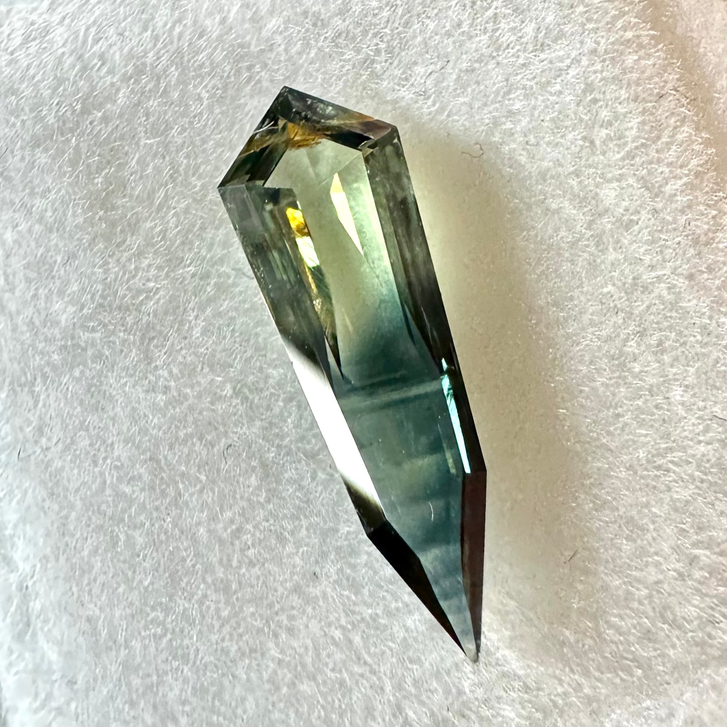 Elongated Parti-Color sapphire 2.08ct